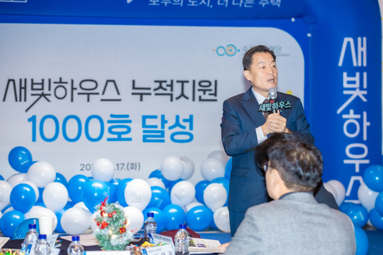 지난해 12월 열린 새빛하우스 누적지원 1000호 달성 포럼에서 발언 중인 이재준 수원특례시장/사진=수원특례시 제공